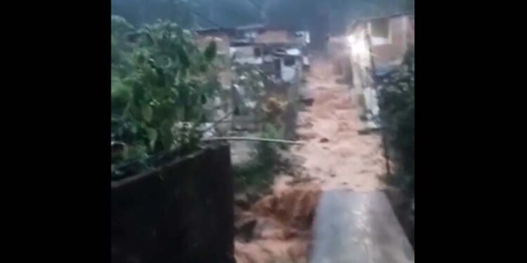 Volta a chover em São Sebastião e há alerta de risco de novos deslizamentos