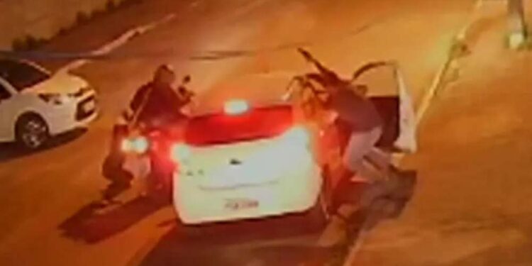 Troca de tiros entre assaltantes e vítima, em Jaboatão dos Guararapes, no Grande Recife.