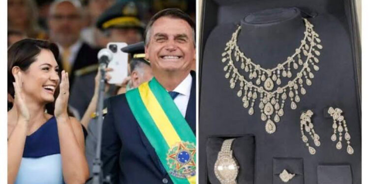 Bolsonaro diz que tinha direito de vender joias recebidas de autoridades estrangeiras.