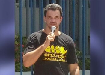 "Estou voltando para  minha casa e corrigindo o abuso de autoridade cometido pelo PSB de Pernambuco", disse Cisneiros.