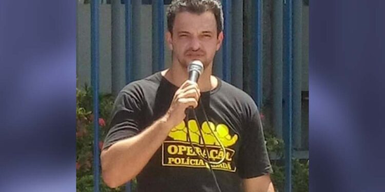 "Estou voltando para  minha casa e corrigindo o abuso de autoridade cometido pelo PSB de Pernambuco", disse Cisneiros.