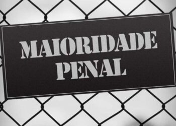 Ataque em escola de SP reacende discussão sobre maioridade penal no Congresso.