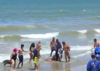 Jovem atacada por tubarão hoje (6), na praia de Piedade