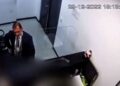 Sargento Jairo, no Aeroporto de Guarulhos mostrando ao auditor, um ofício enviado pelo tenente-coronel Mauro Cid, braço direito de Bolsonaro