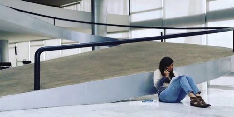 Jornalista Andréia Sadi da furo com o vídeo das joias