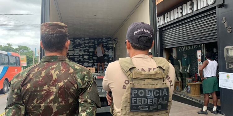 Os mandados estão sendo cumpridos em uma residência e no endereço-sede das pessoas jurídicas suspeitas de envolvimento com os fatos na cidade de Caruaru.