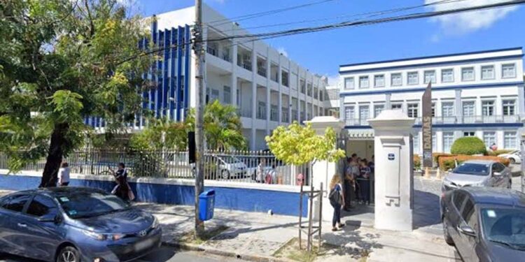 O colégio é um dos mais tradicionais da capital pernambucana e em 2016 comemorou 120 anos de existência.