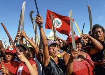 MST invade três fazendas da Suzano na Bahia.