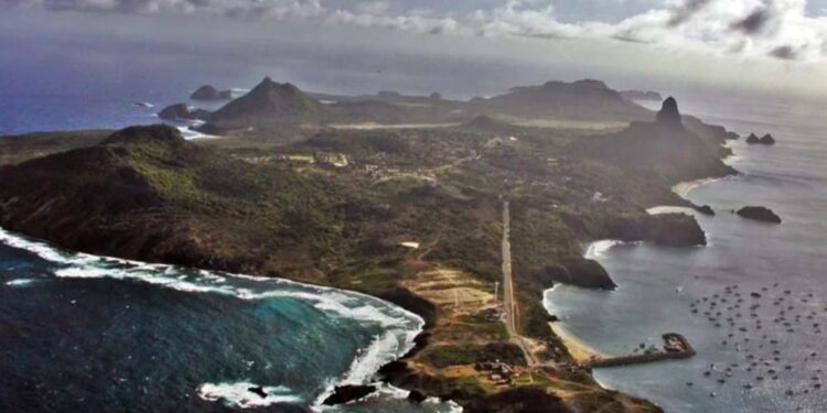 Ministério Público de Pernambuco cobra resposta sobre 'Farra de Noronha'.