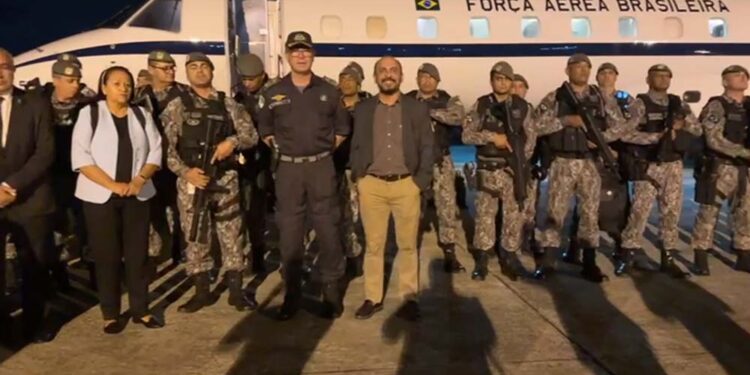 Ataques a tiros, além de incêndios em veículos, comércios e prédios públicos, foram registrados no estado durante a madrugada de terça(14).