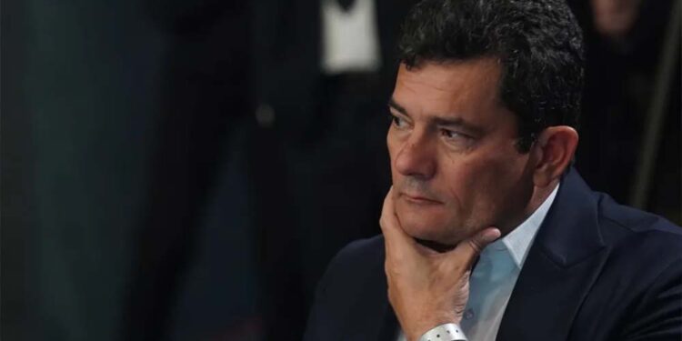 Moro agradece policiais e anuncia pronunciamento após operação da PF