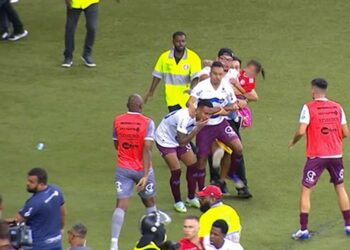 Inter x Caxias termina com pancadaria generalizada entre jogadores dos dois times