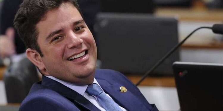 O governador do Acre, Gladson Cameli (PP), durante uma sessão no Senado Federal