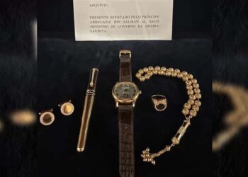 Estojo de joias foi entregue para uma agência da Caixa Econômica Federal, em Brasília