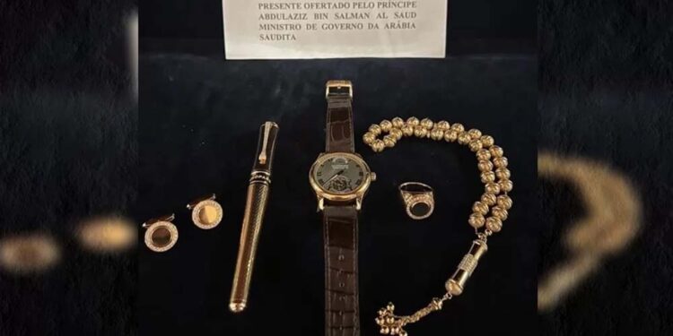 Estojo de joias foi entregue para uma agência da Caixa Econômica Federal, em Brasília