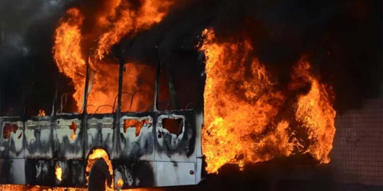 Ônibus são queimados em nova onda de ataques no RN