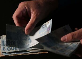 Uerj pagou R$ 5 milhões a parentes e amigos de procurador e esposa