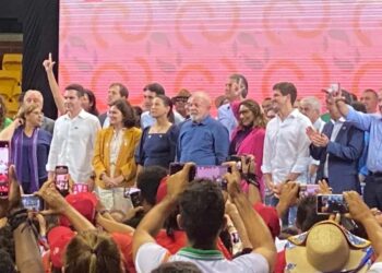 Lula durante evento no Geraldão, em Recife | Foto: Pedro Alves/g1