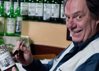 Ele estava internado para tratar de complicações decorrentes de um câncer no intestino