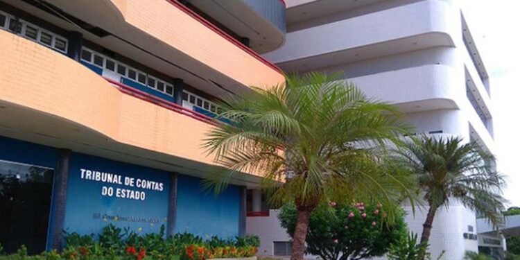 Em tribunais de contas, 30% são parentes de políticos