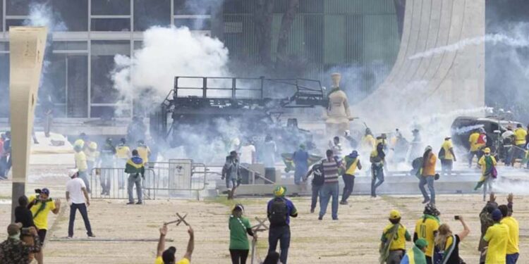 Mandados de prisão e de busca e apreensão foram autorizados pelo STF