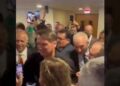 Bolsonaro durante sua chegada à sede do PL, em Brasília