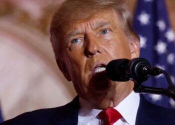 Ex-presidente Donald Trump durante discurso em Palm Beach