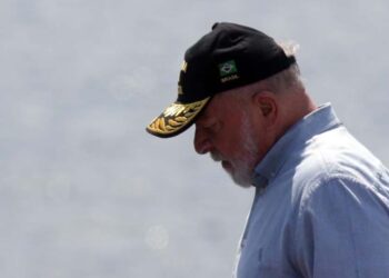 Presidente Lula foi diagnosticado com pneumonia nos exames preparatórios para a viagem