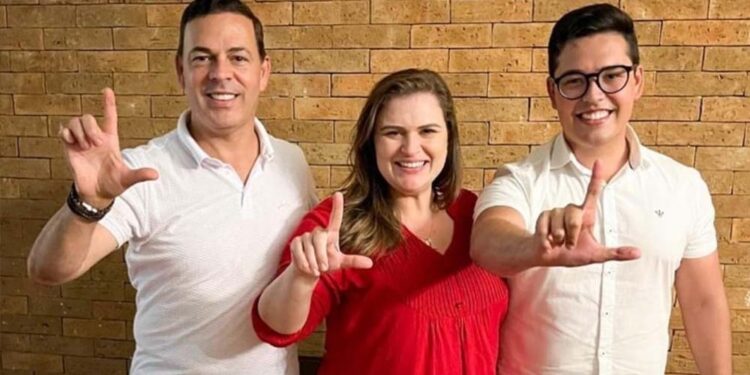 Silvado Albino e o filho Cayo que apoiaram Marília Arraes em 2022