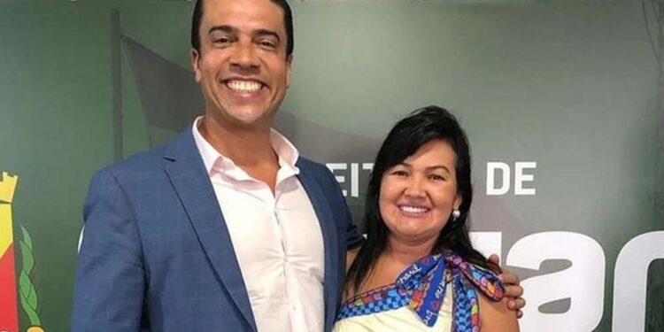 Vereadora Katia das Rendeiras (Republicanos) como prefeito de Caruaru, Rodrigo Pinheiro
