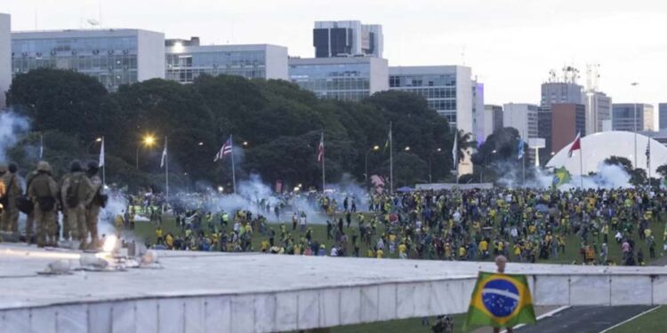 No dia dos ataques, manifestas invadiram e depredaram sedes dos Três Poderes