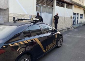 A corporação cumpre seis mandados de busca e apreensão