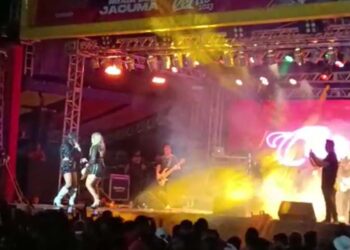 Danieze Santiago agita o público em Conde (PB)