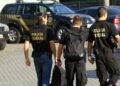 Agentes da Polícia Federal durante operação