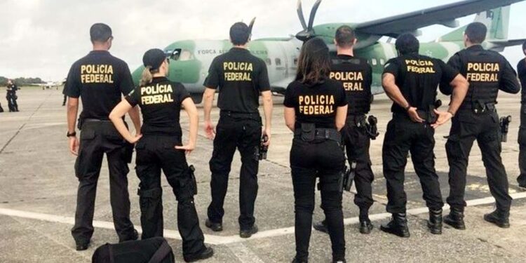 A incineração de mais de 735 kg de drogas apreendidas pela Polícia Federal de Pernambuco é um exemplo do compromisso da instituição em combater o tráfico de entorpecentes e reduzir a violência na região.