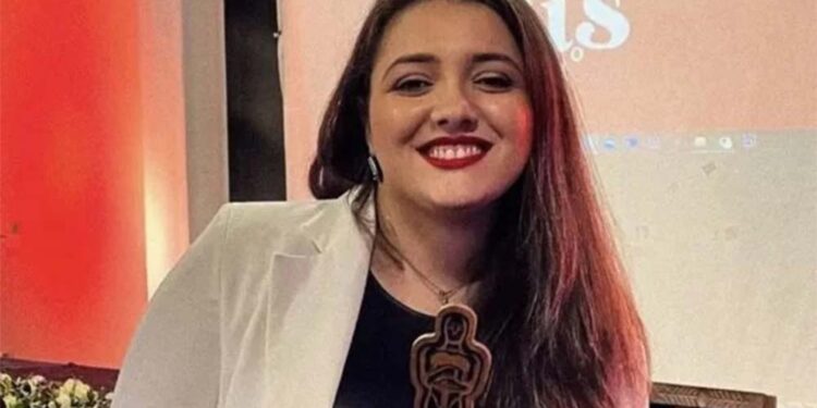 Maria Eduarda Valentim, 21 anos, morreu de forma repentina antes de realizar o sonho de ver Coldplay.