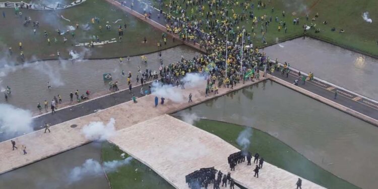 Imagens dos ataques às sedes dos três poderes em Brasília, no dia 8 de janeiro
