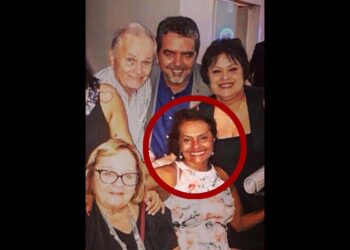 Regiane Xavier, em destaque, com amigos no Restaurante Arcádia, em Boa Viagem