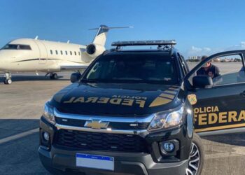 Agentes da Polícia Federal durante operação