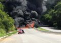 Veículos pegaram fogo após acidente na BR-408, em São Lourenço da Mata, no Grande Recife.