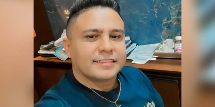 Empresário é cearense e foi assassinado a tiros dentro do carro, na frente da esposa.