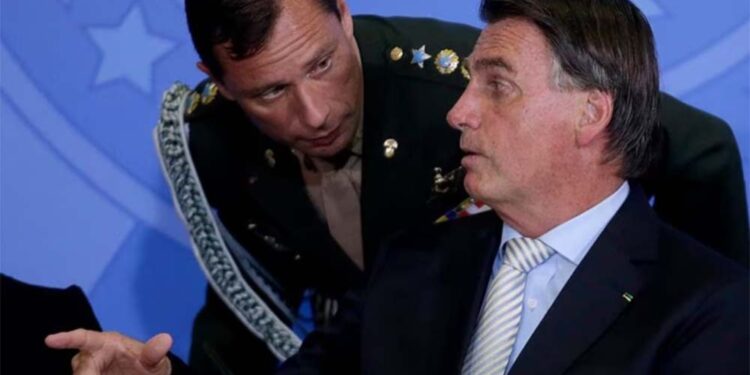 Tenente mandou funcionária excluir informação de que R$ 16,5 mi era 'presente pessoal' do ex-presidente.