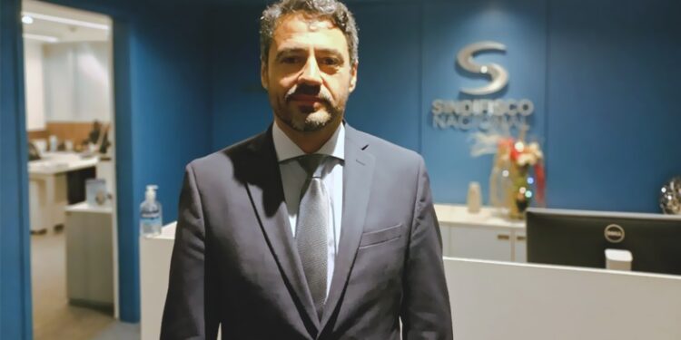 O ex-secretário especial da Receita Federal Julio Cesar Vieira Gomes trabalha no órgão há mais de duas décadas.