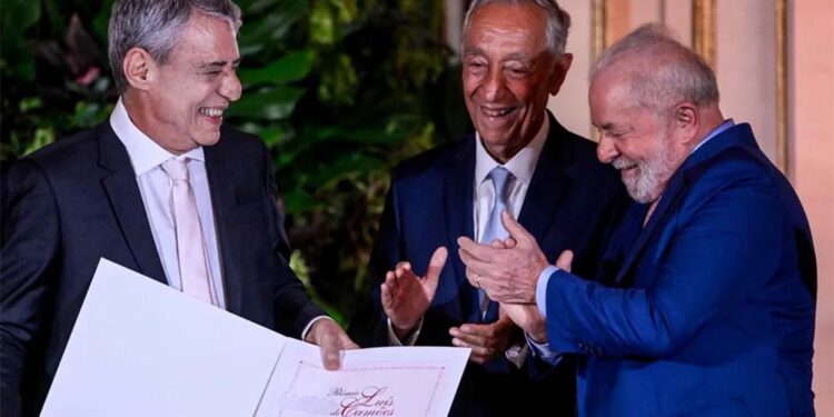 Chico recebeu o prêmio quatro anos depois de tê-lo ganhado, em 2019.