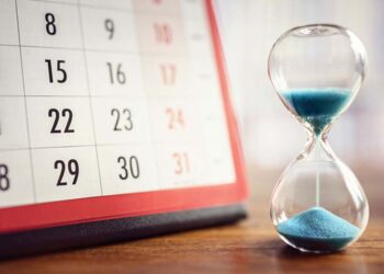 No discurso para marcar os 100 primeiros dias de governo, presidente repisou críticas ao antecessor enquanto cobrava otimismo da equipe.