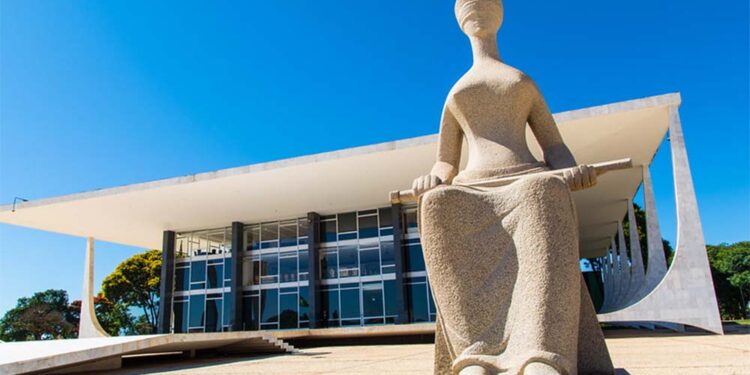 Com o voto de Fachin, o placar é de 3 votos a 0 para tornar réus os 100 denunciados.