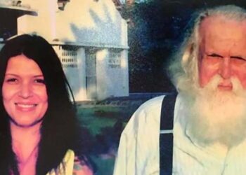 Helena e o pai Francisco Brennand que morreu em 2019