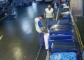 Funcionários foram filmados movimentando malas de Kátyna Baía e Jeanne Paollini, presas na Alemanha.