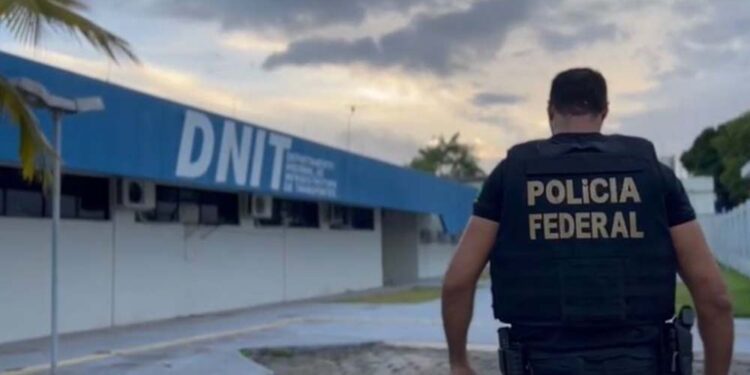 16 policiais federais cumprem cinco mandados de busca e apreensão nos municípios de Guaratinguetá (SP), Botumirim (MG) e Montes Claros (MG)