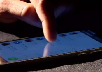 Foi identificado que os criminosos criavam perfis falsos no aplicativo